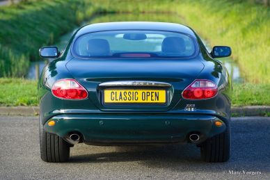 Jaguar XK8 coupe, 2001