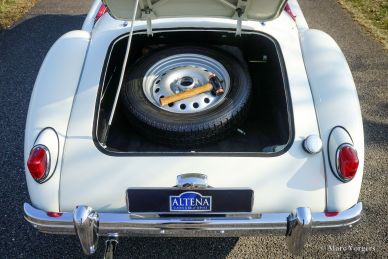 MG MGA Twin-Cam roadster, 1958