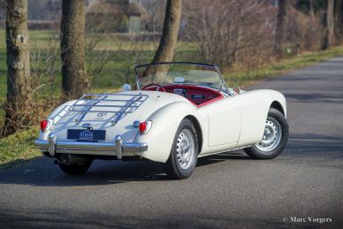 MG MGA Twin-Cam roadster, 1958