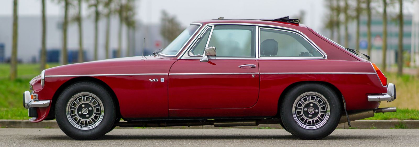 mg-mgb-gt-v8-1974-damask-red-rood-rouge-02-eaadbcf2.jpg