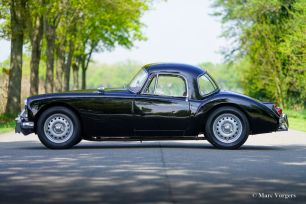 MG-MGA-Twin-Cam-1958-Black-Noir-Schwarz-Zwart-02.jpg