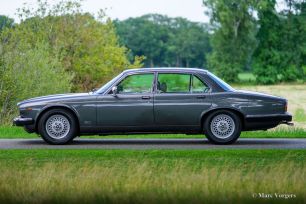 Jaguar-Sovereign-V12-XJ12-XJ-12-1986-Silver-Argent-Metallisee-Silber-Metallic-02.jpg