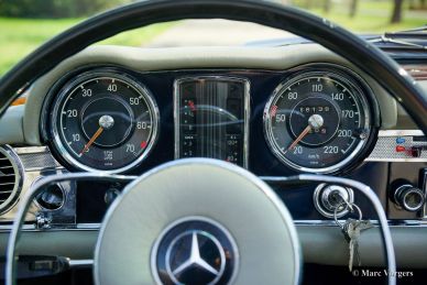 Mercedes-Benz 230 SL 