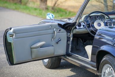 Mercedes-Benz 230 SL 