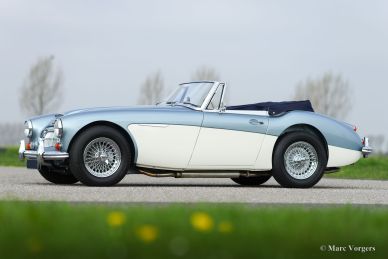 THE BIG HEALEYS BY JOHN NIKAS & MARC VORGERS BOOK