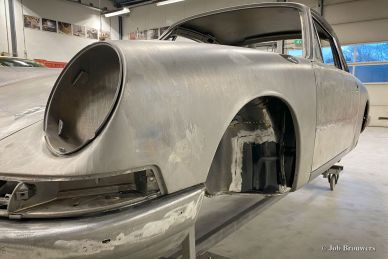 Porsche 911 2.0 SWB 1968 body restoration