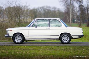BMW-2002-Tii-E10-Coupe-1973-White-Blanc-Weiss-02.jpg