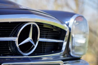 Mercedes-Benz 230 SL 