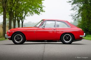 MG-MGB-GT-V8-1971-Red-Rouge-Rot-Rood-02.jpg
