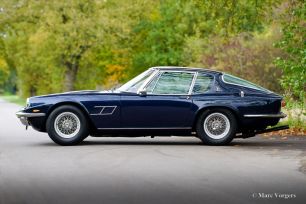 Maserati_Mistral_1966_Blu_Pervinca_ Dark_Blue_Bleu_Fonce_02.jpg