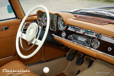 Vintage Dashboard Jewelry...