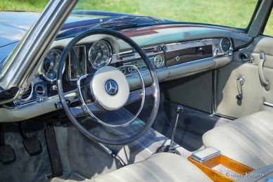 Mercedes-Benz 230 SL 