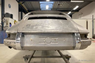 Porsche 911 2.0 SWB 1968 body restoration
