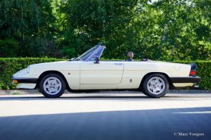 Alfa-Romeo-2000-Spider-Avorio-103-02.jpg