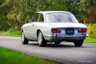 Alfa Romeo Giulia 2000 GTV, 1974