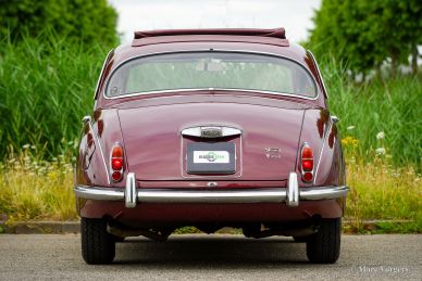 Daimler 250 V8, 1967