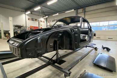Porsche 911 2.0 SWB 1968 body restoration
