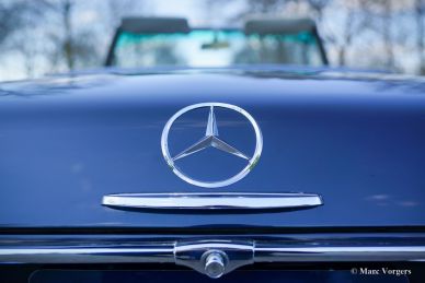 Mercedes-Benz 230 SL 